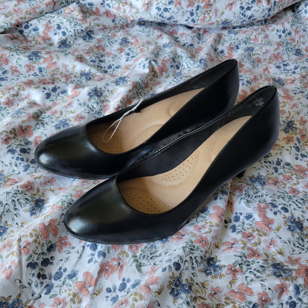 Basic black heels EUC